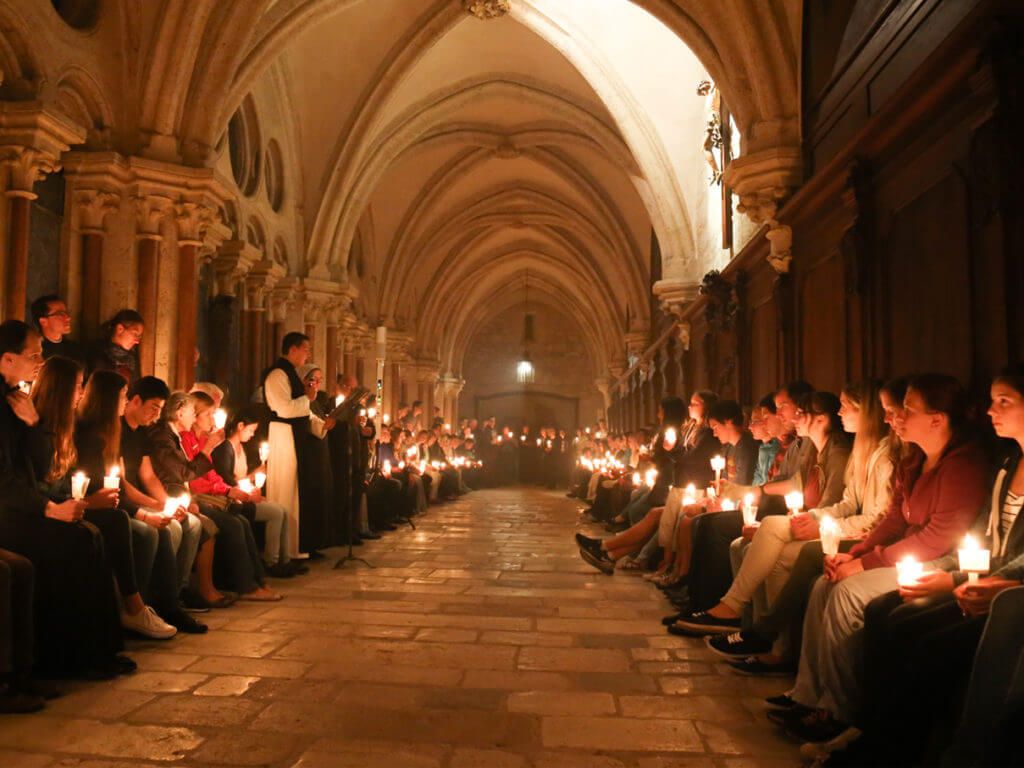 Jugendvigil_Heiligenkreuz_Cloister_2365c8fa77.jpg